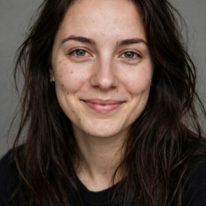 Headshot of Ava Sinclair