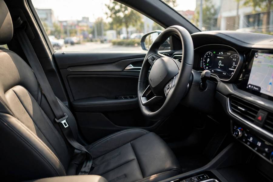 Self-turning steering wheel with empty driver seat, autonomous vehicles explained