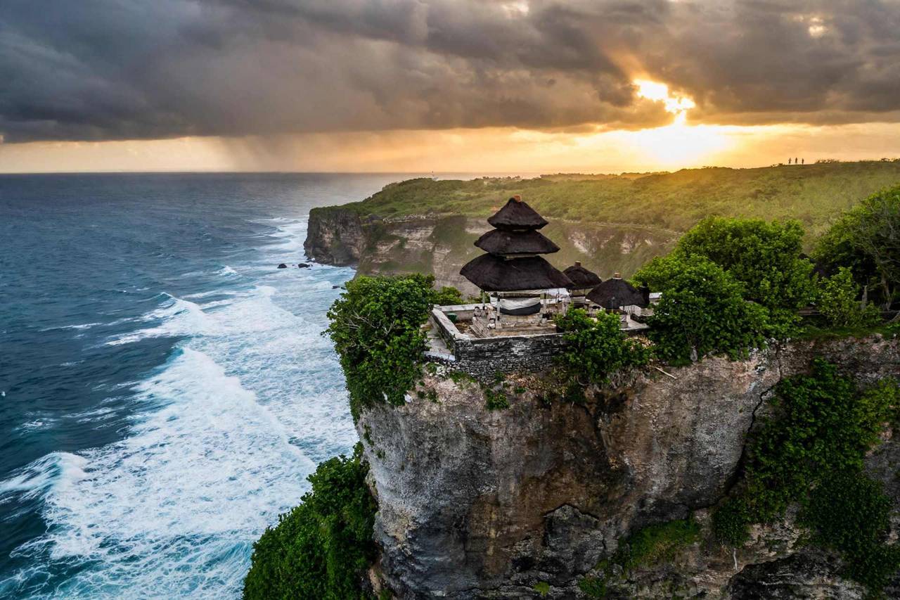 Uluwatu Temple in Bali overlooking the ocean at golden hour