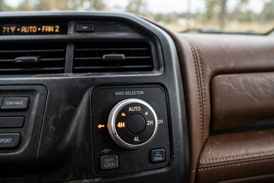 Truck 4WD selector dial showing 2WD and 4WD modes