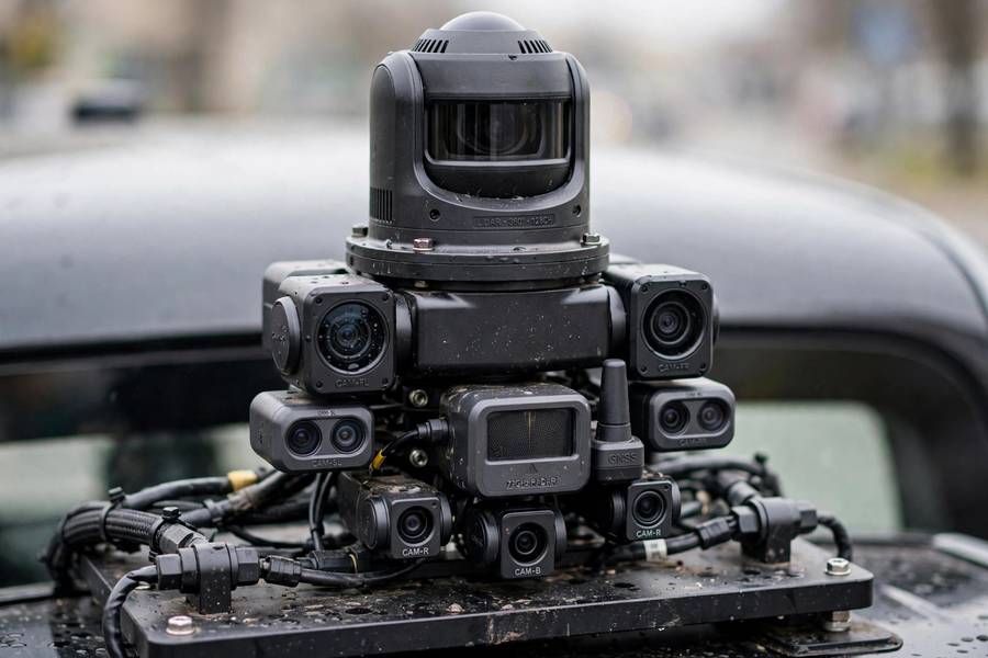 Sensor array on the roof of a Cruise robotaxi with lidar and cameras