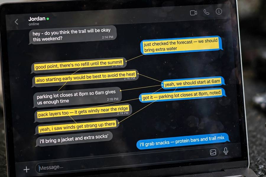 A chat conversation with connected phrases highlighted on screen