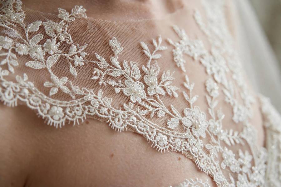 Illusion neckline lace detail