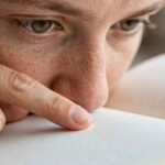 How to Read Faster With Comprehension (Without the Gimmicks) Using a finger as a pacer while reading