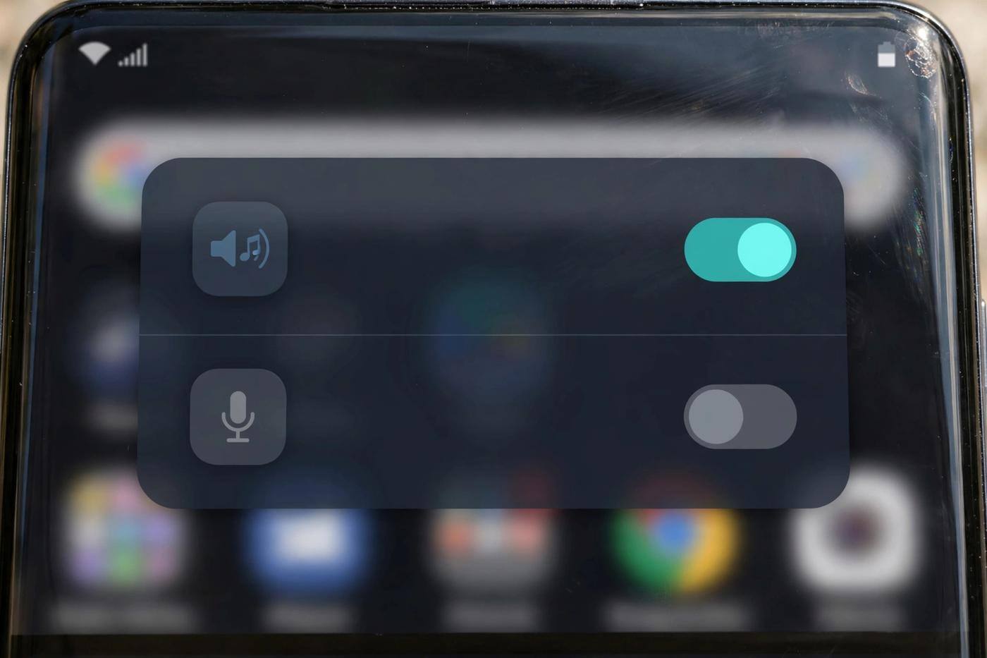 Close-up of an Android phone screen showing screen recording audio options for media sound and microphone