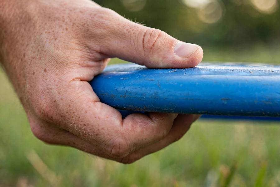 Proper grip for learning how to throw a frisbee straight