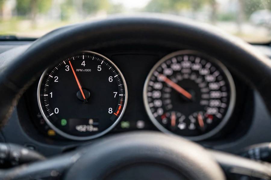 Tachometer showing the RPM range where peak torque rpm range explained concepts apply